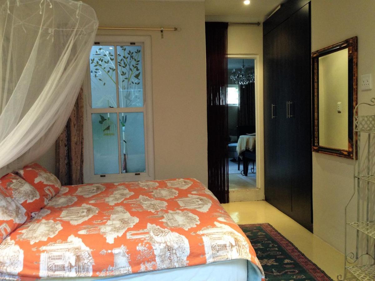 Parkhurst Apartment *