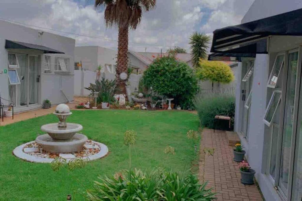Semeni Asante Nhà khách Johannesburg