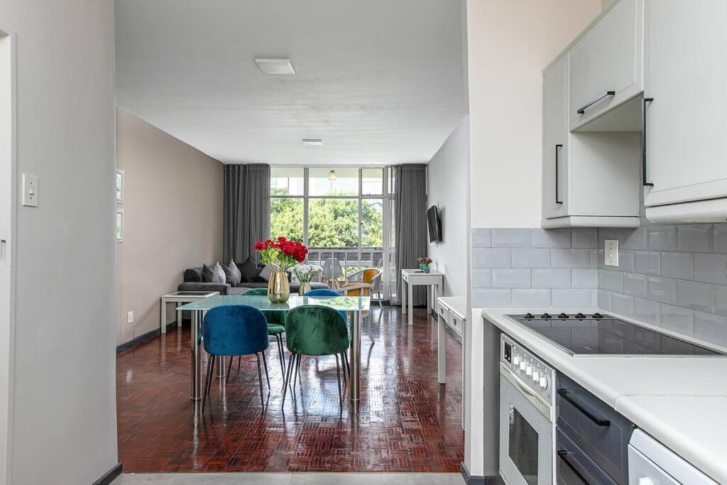 Majuba Place Sandton Executive 1 Bedroom Apartment *