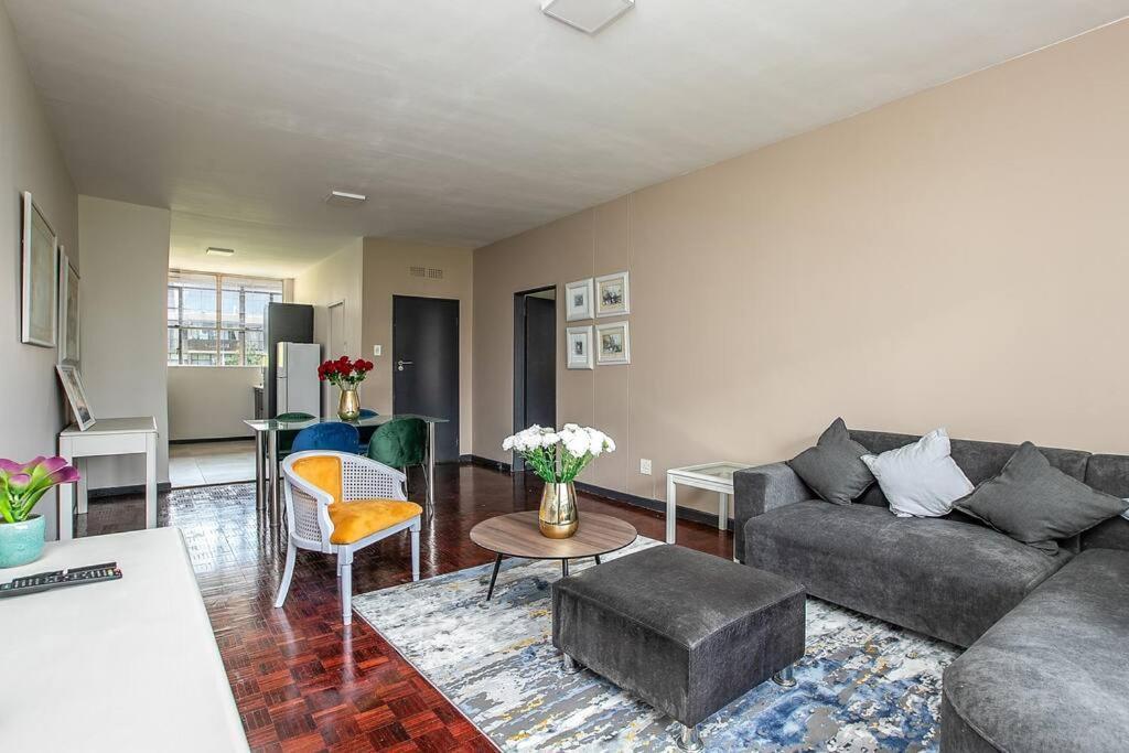 Majuba Place Sandton Executive 1 Bedroom Apartment *