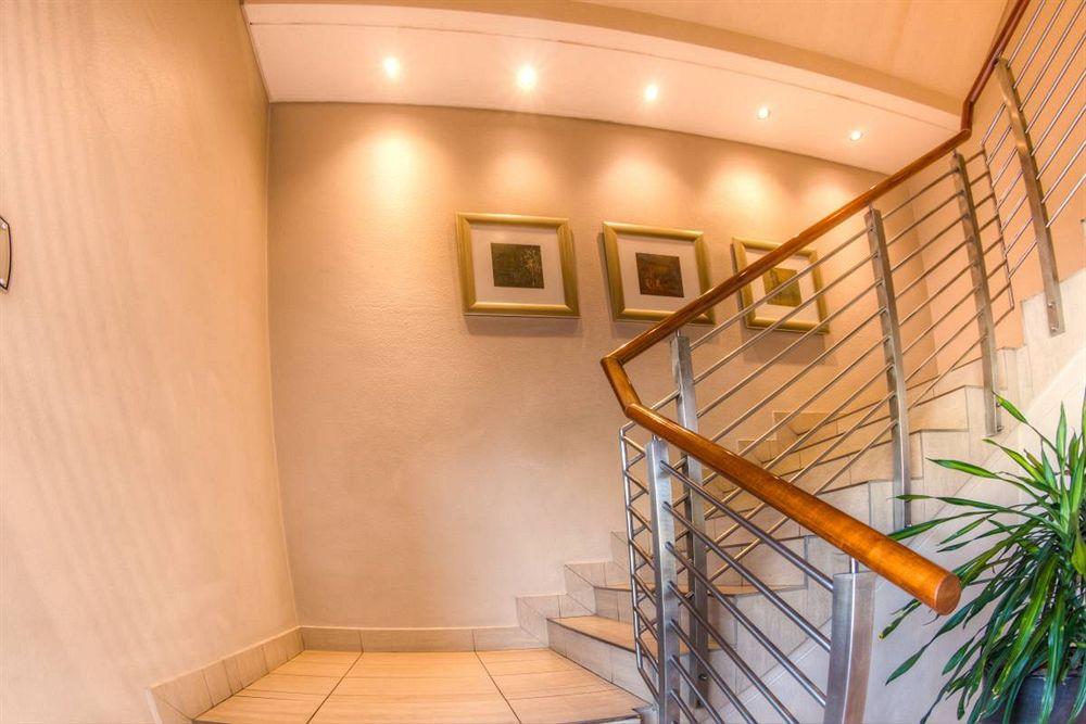 Sandton, Katherine Street 3*