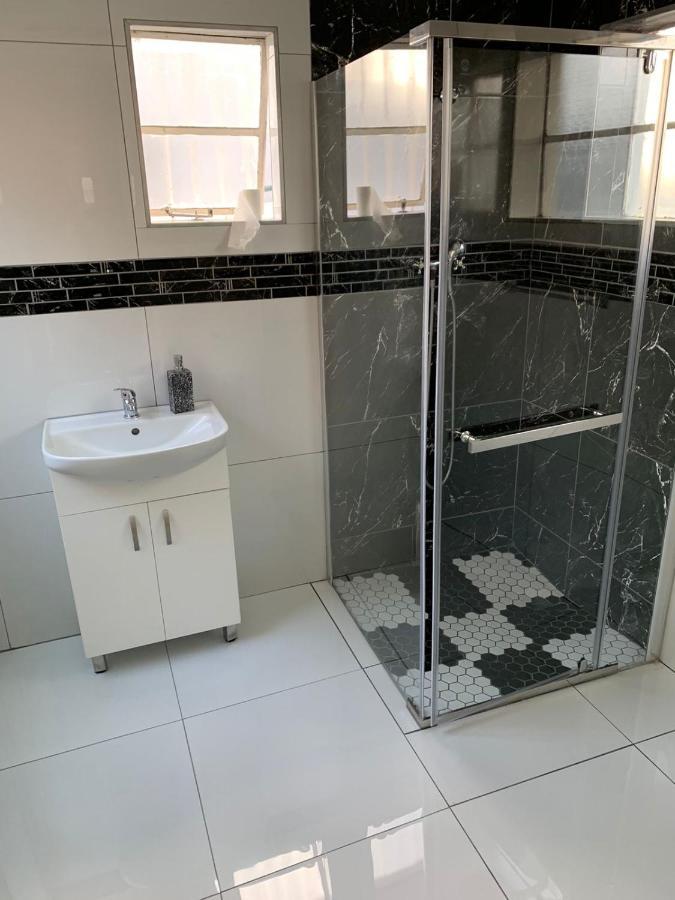 Semeni Asante * Johannesburg