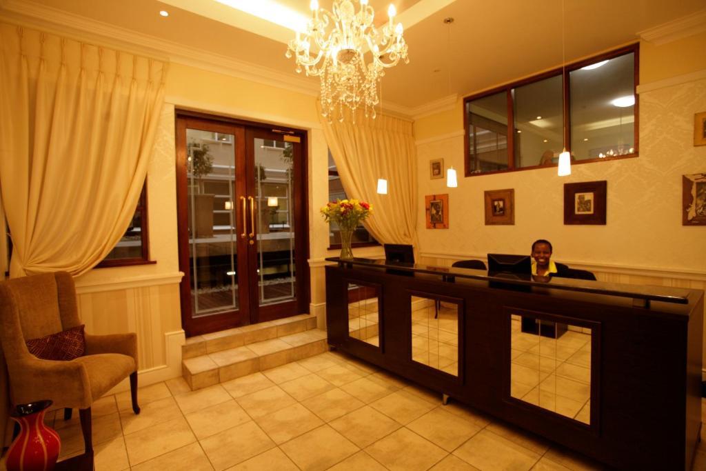 Urban Hip - Ashanti 4*