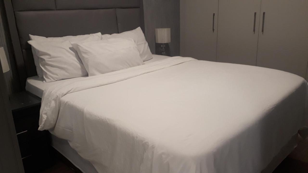 One Perfect Rosebank Apartment *