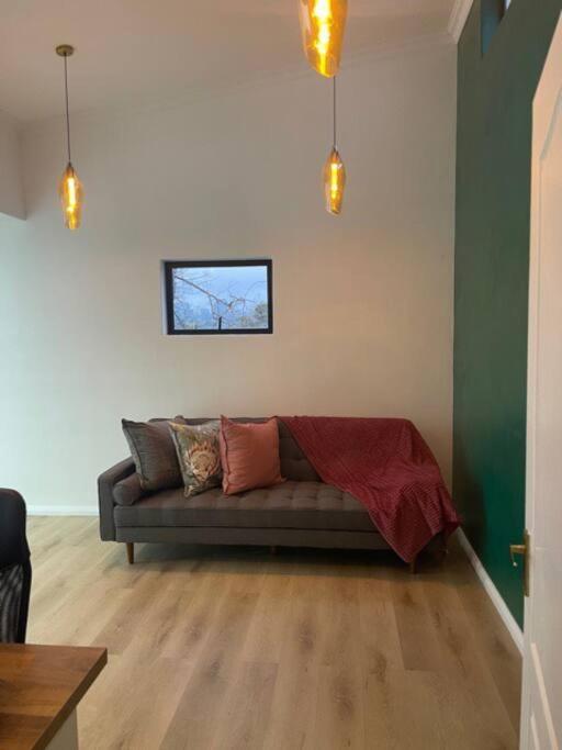 Private Modern 10 Bdrm Tucked Away In Sandton Pousada *