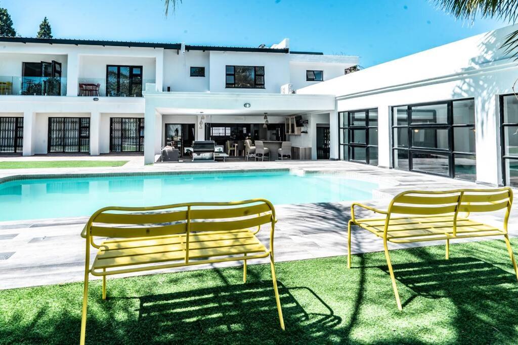 Private Modern 10 Bdrm Tucked Away In Sandton *