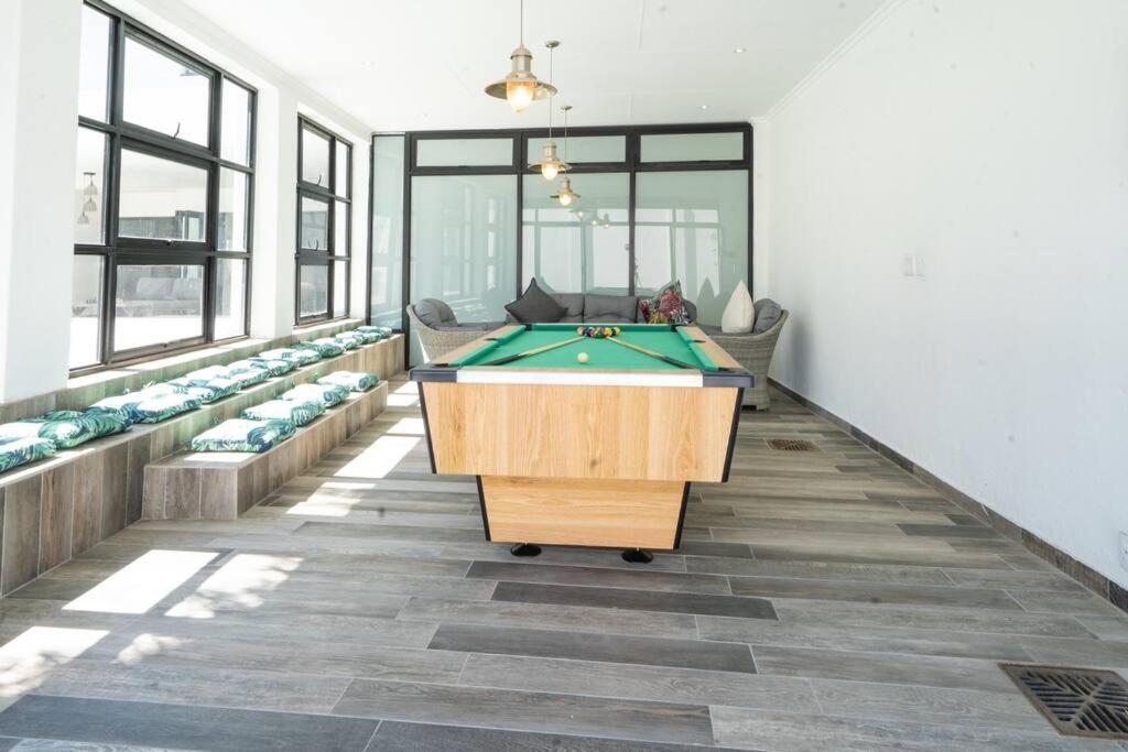 Pousada Private Modern 10 Bdrm Tucked Away In Sandton *