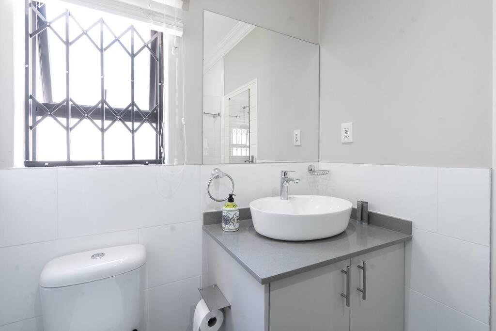 Private Modern 10 Bdrm Tucked Away In Sandton