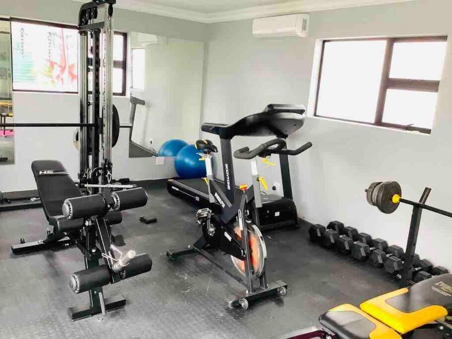 Private Modern 10 Bdrm Tucked Away In Sandton Joanesburgo