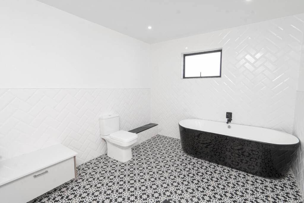 Pousada Private Modern 10 Bdrm Tucked Away In Sandton