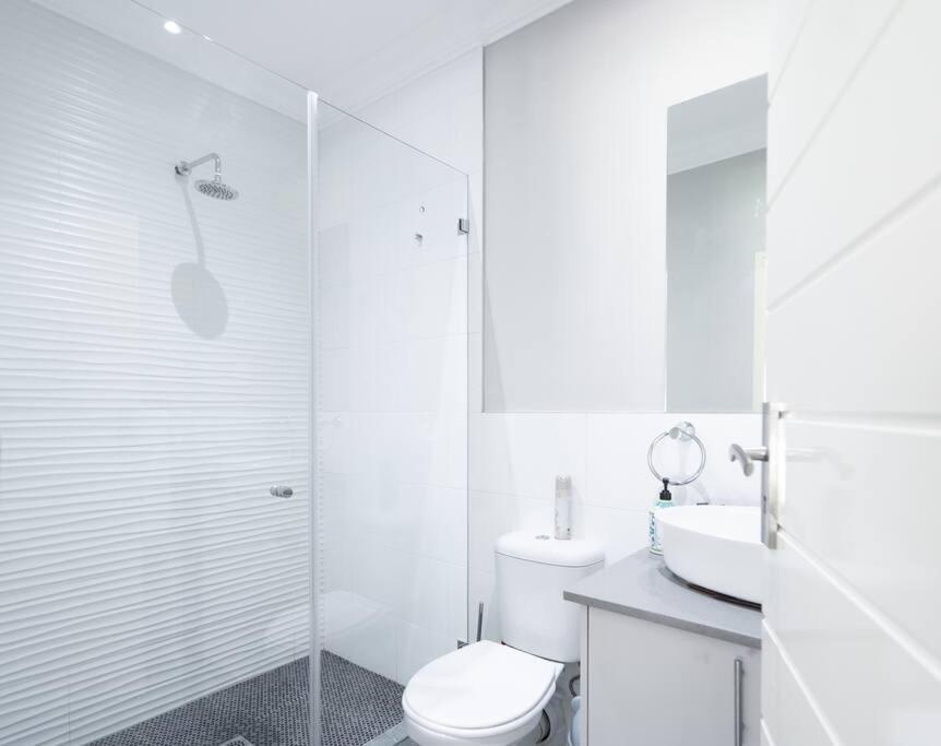 Private Modern 10 Bdrm Tucked Away In Sandton *