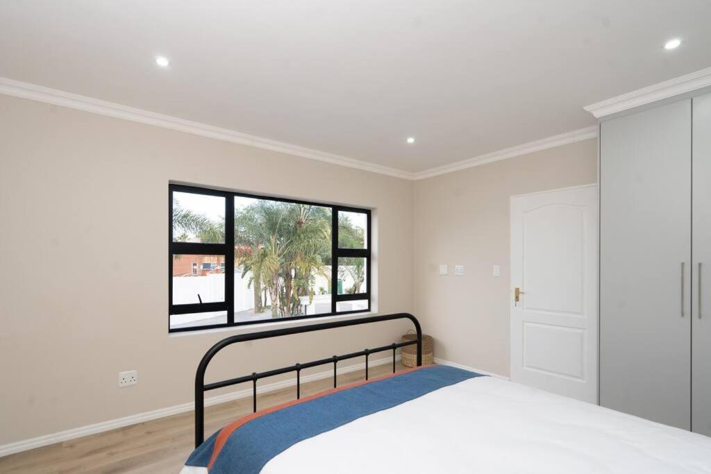 Pousada Private Modern 10 Bdrm Tucked Away In Sandton