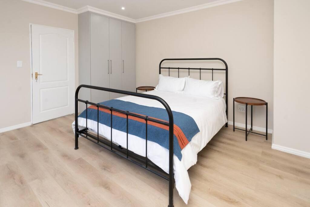 Private Modern 10 Bdrm Tucked Away In Sandton *