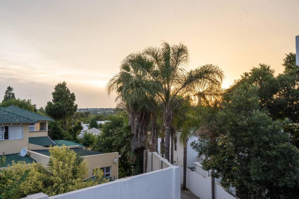 Private Modern 10 Bdrm Tucked Away In Sandton