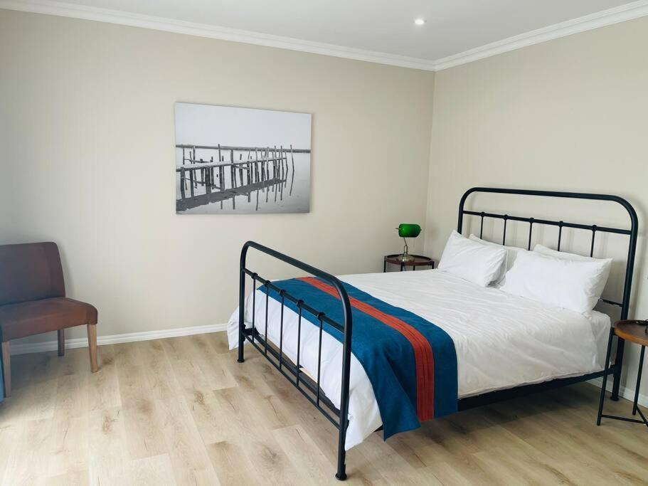 Private Modern 10 Bdrm Tucked Away In Sandton