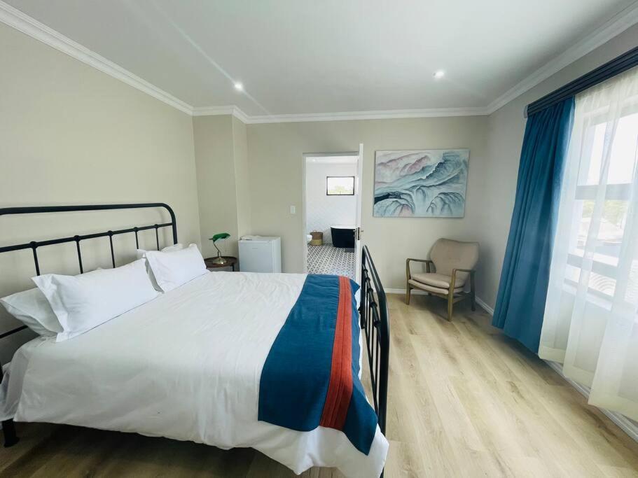 Private Modern 10 Bdrm Tucked Away In Sandton *