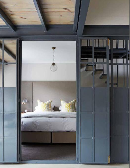 Via Veneto Melrose Arch Apartment *