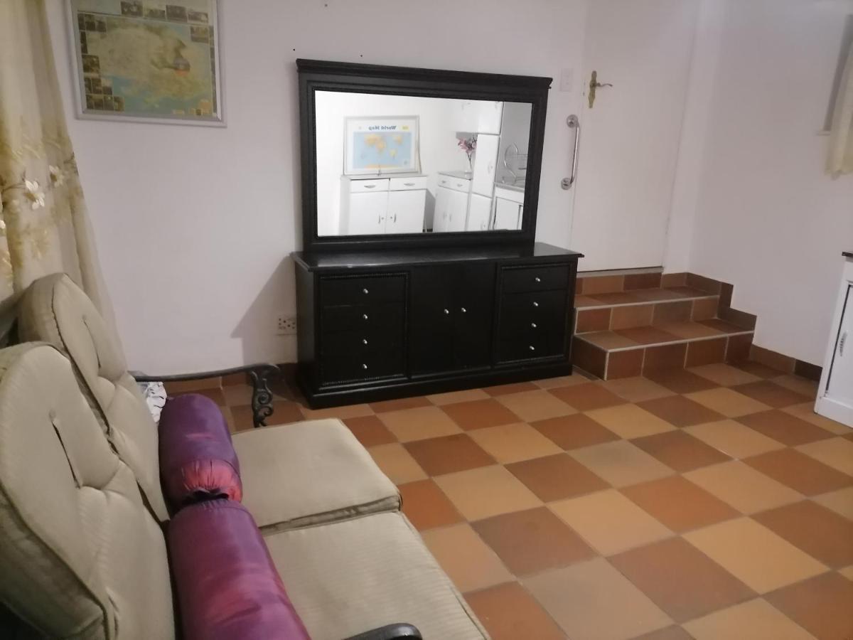 Unit F @ Friends Place