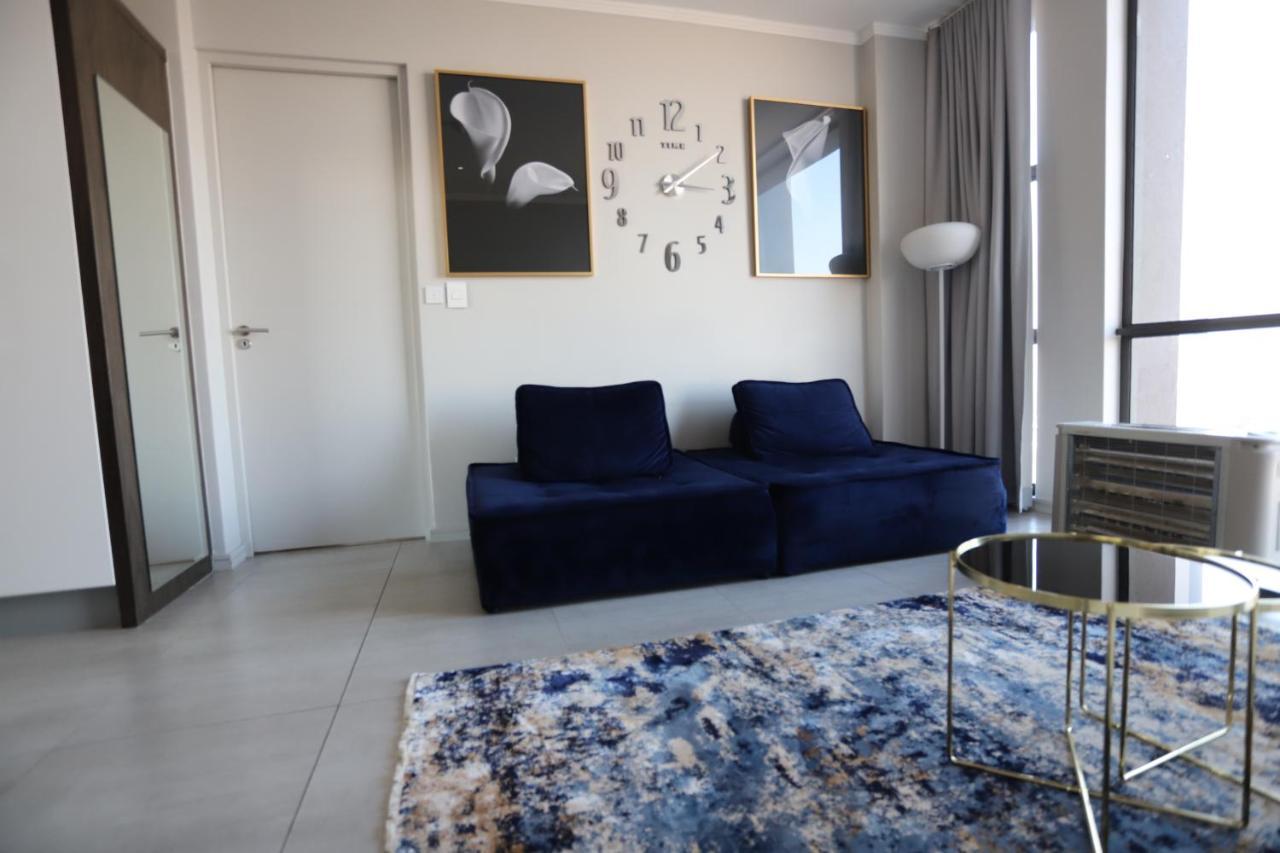 Sandton 15 West Road South Apartment