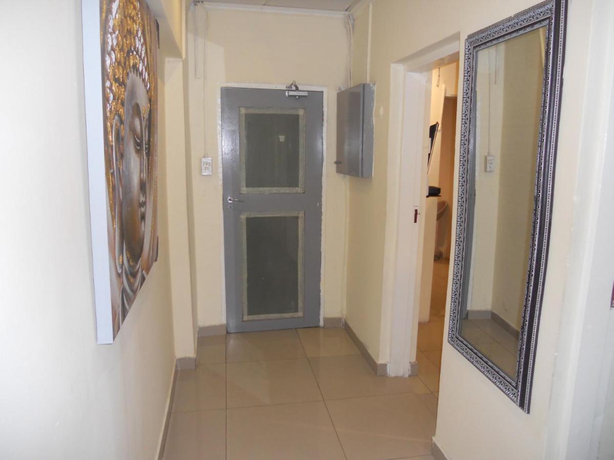 Apartment Multipurpose Suite, Lounge, Bedroom 4 Beds, Separate Kitchen & Toilet, Booking Ideal For Single, Double, Family, Group, Wifi, Dstv, Netflix,Youtube *