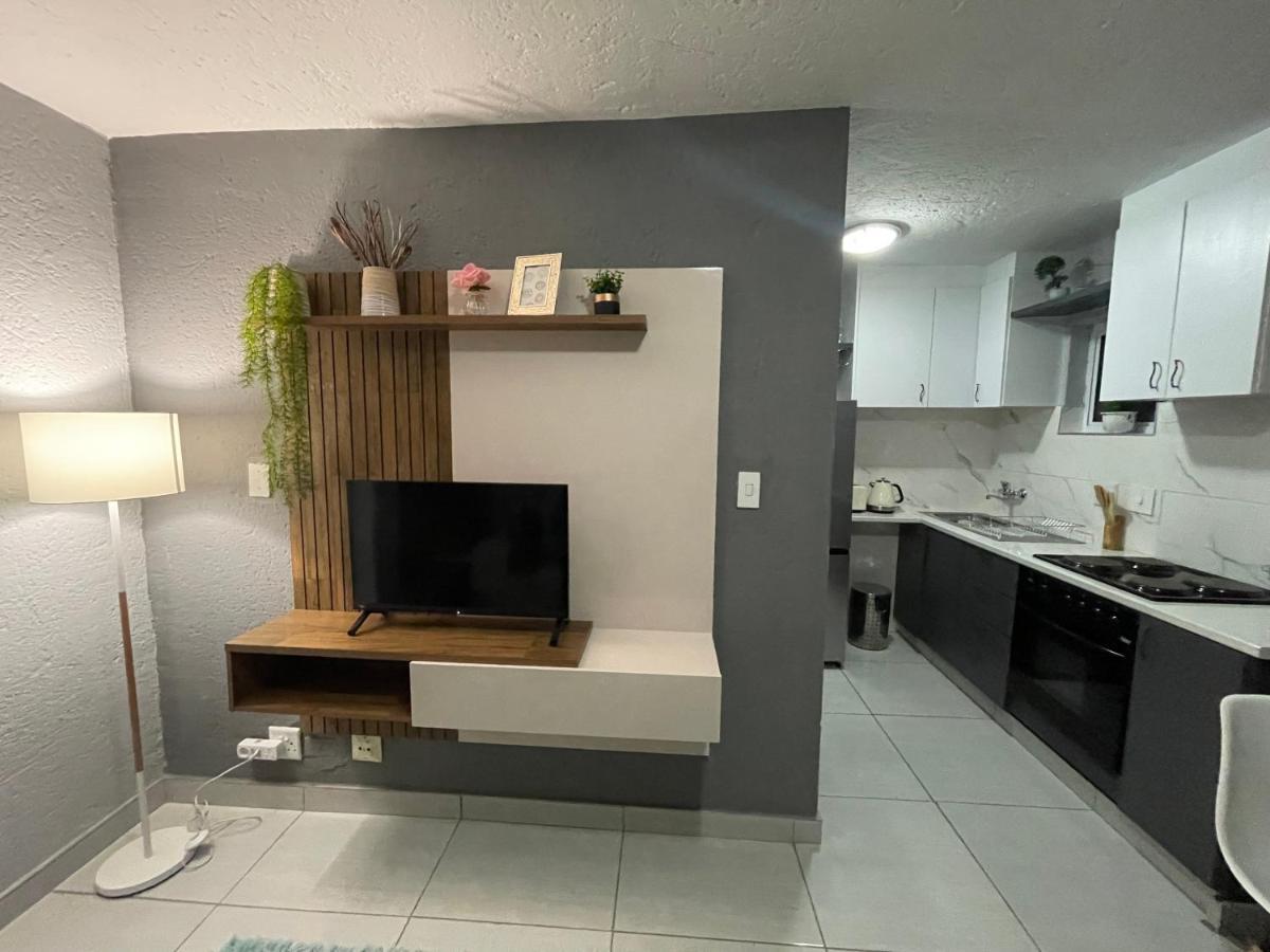 Theto's At Village Blues Sandton Apartment *
