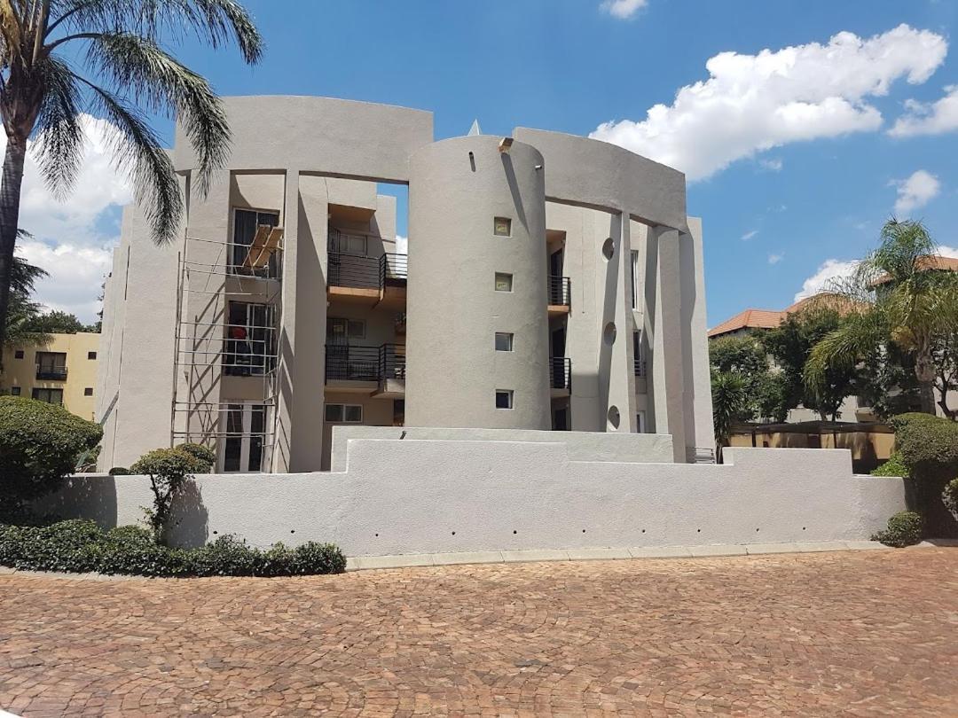 Theto's At Village Blues Sandton Apartment