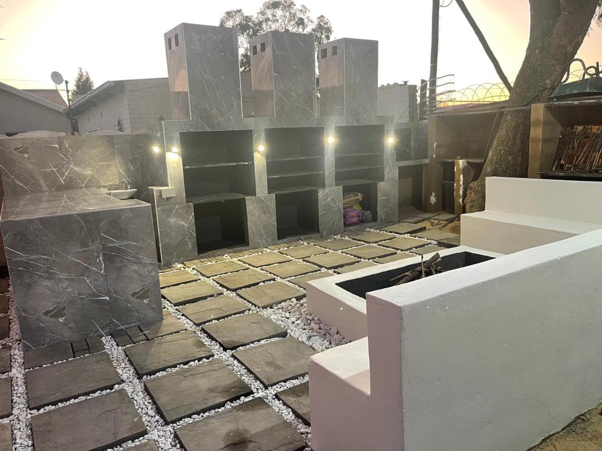 Gasthof Semeni Asante Johannesburg