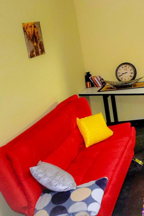 Căn hộ Cosy In Maboneng's 12 Decades Art
