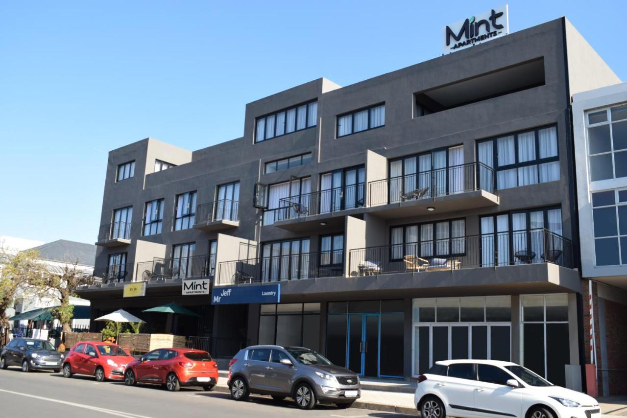Mint Greenside Apartment