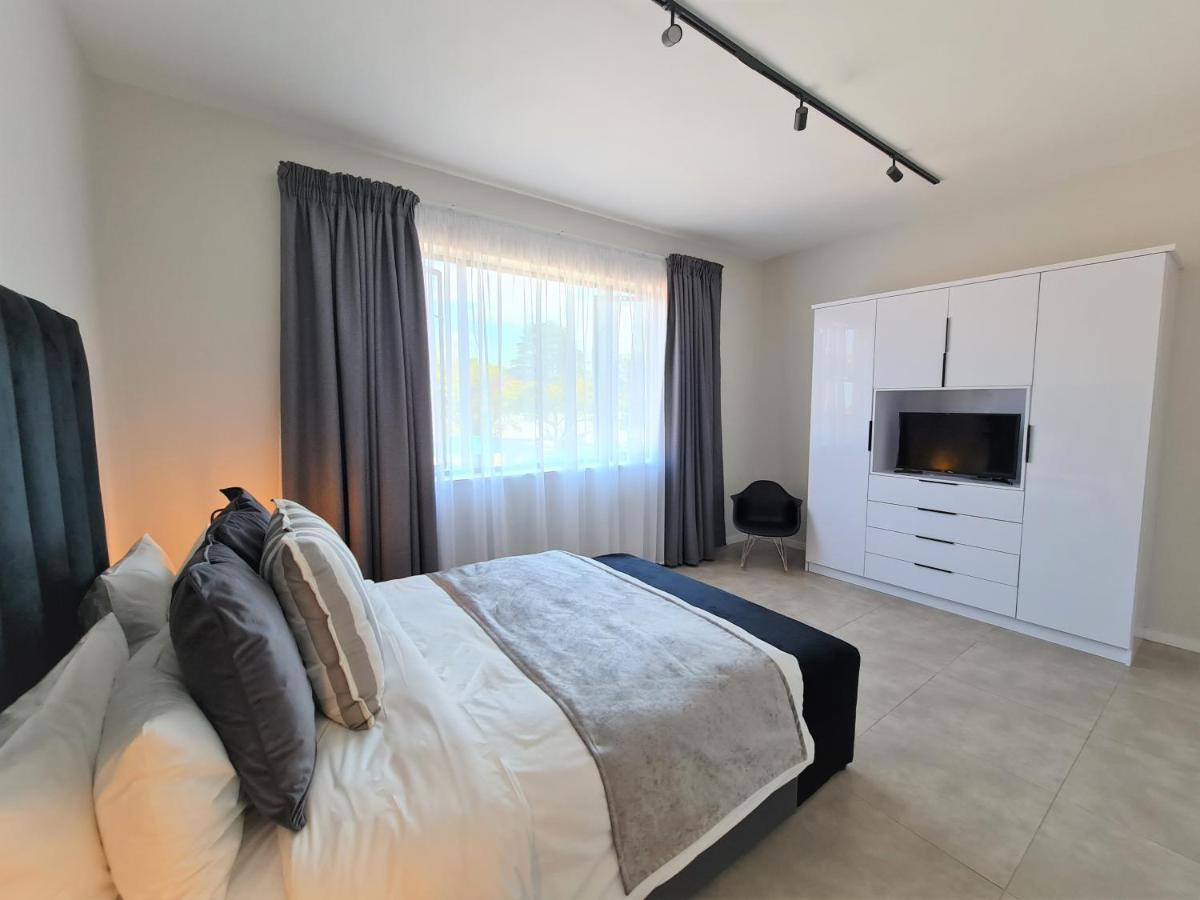 Apartment Mint Greenside