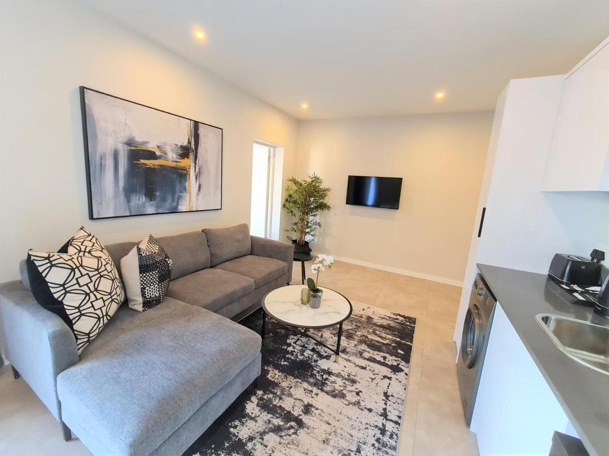 Mint Greenside Apartment