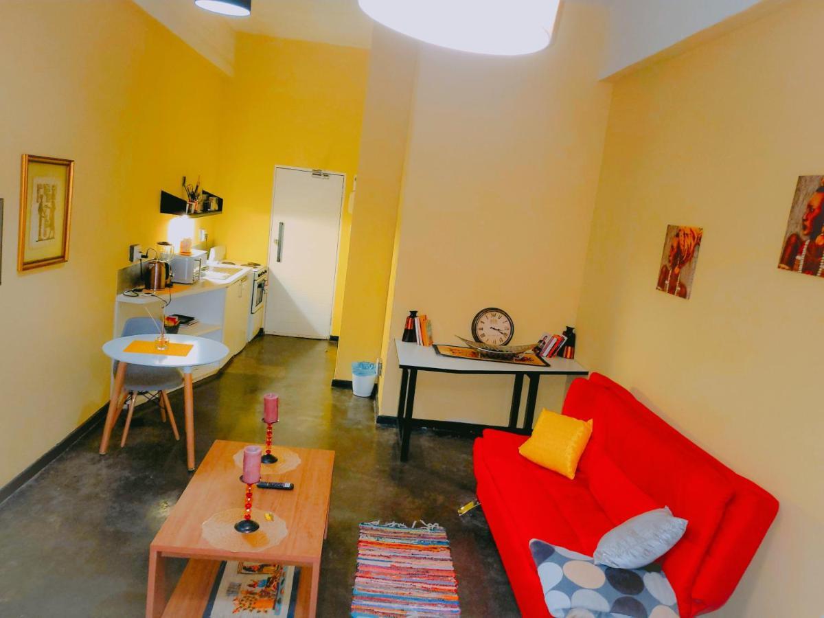 Cosy In Maboneng's 12 Decades Art Căn hộ
