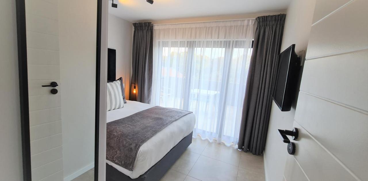 Mint Greenside Apartment *