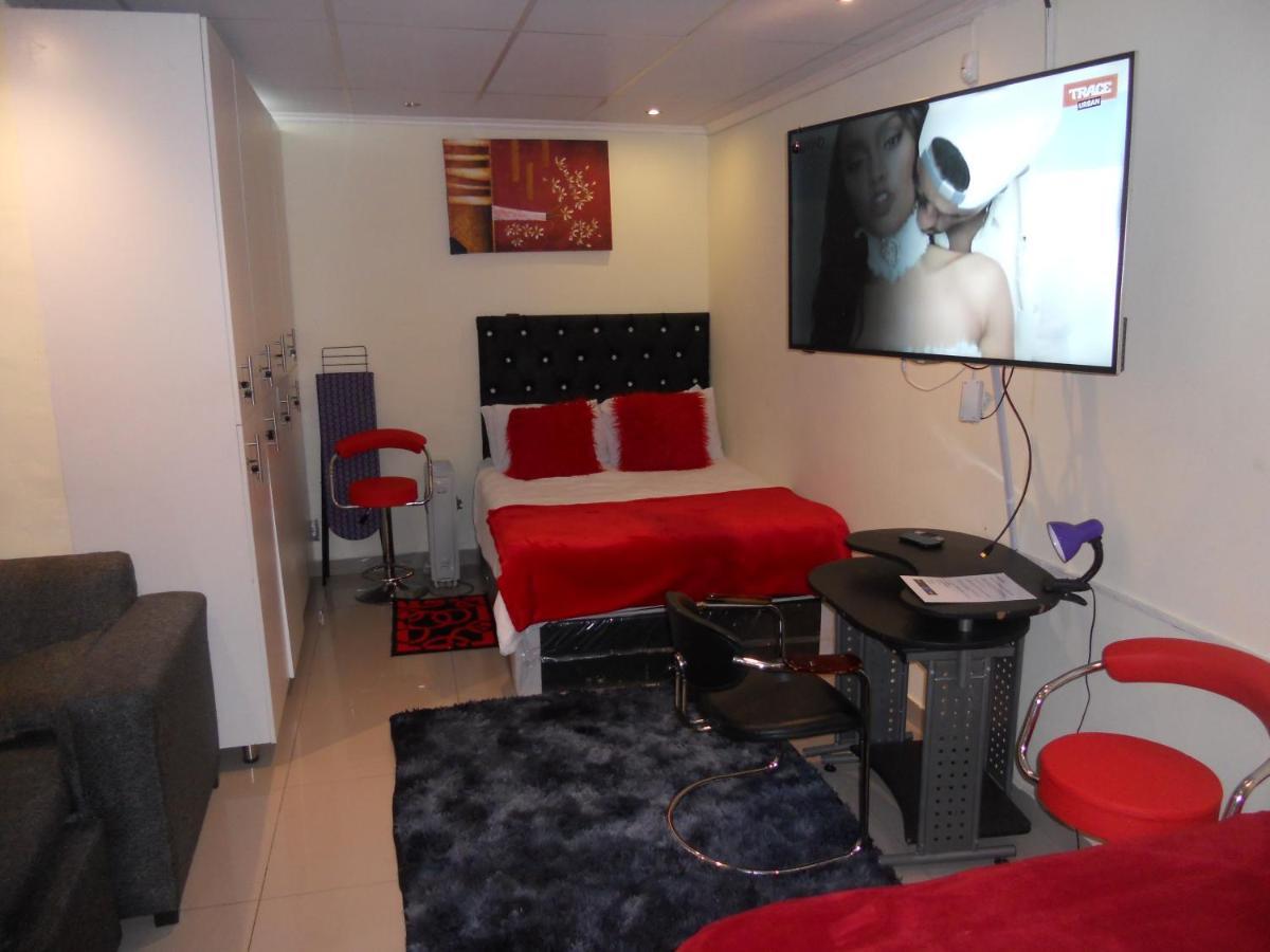 Mira Away Aparthotel *