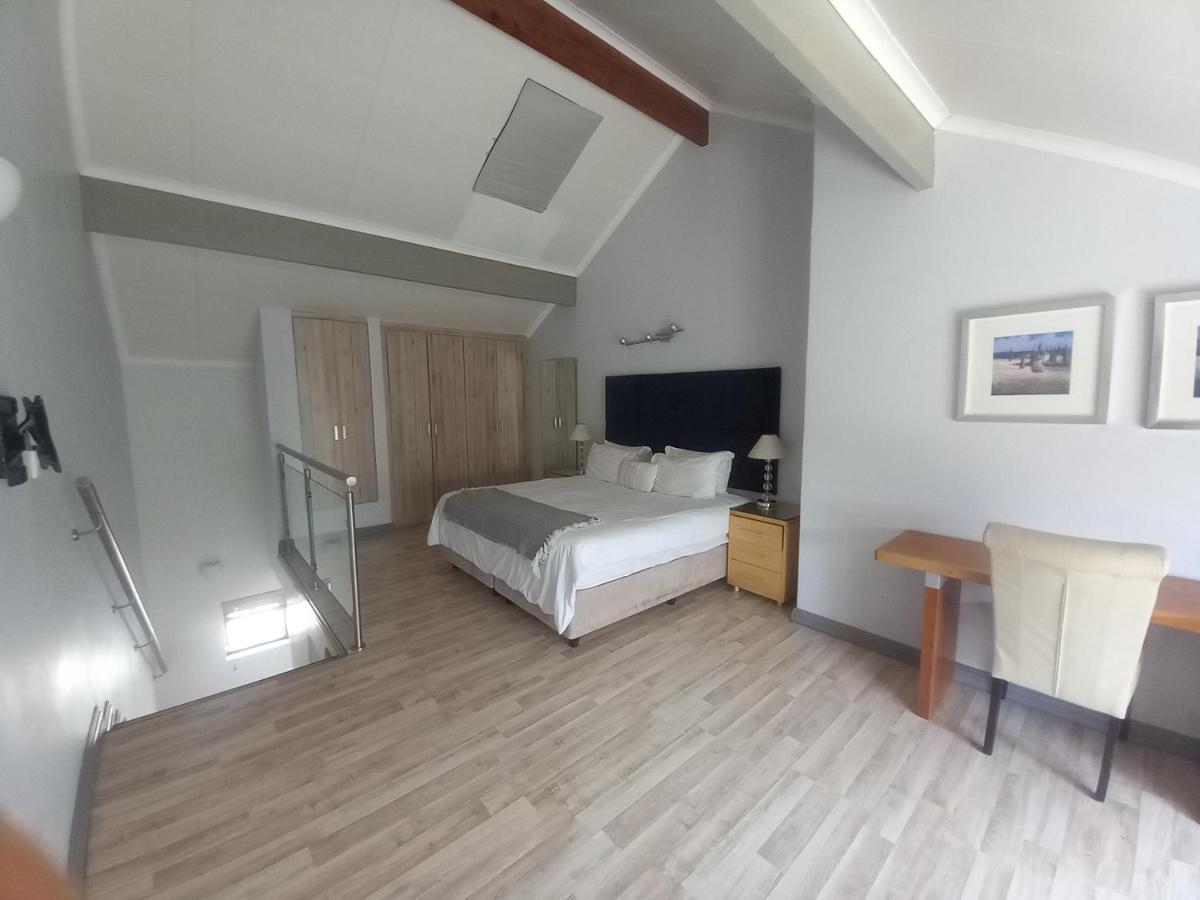 Mount Royal - 32 Large 1 Bed With Balcony Upstairs Apartamento
