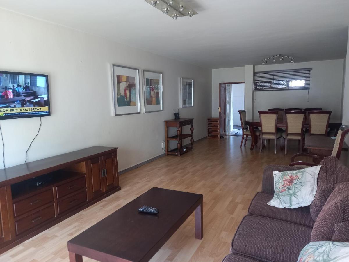 Apartment Mount Royal 02 Large 3 Bedroom Ground Floor With Garden *