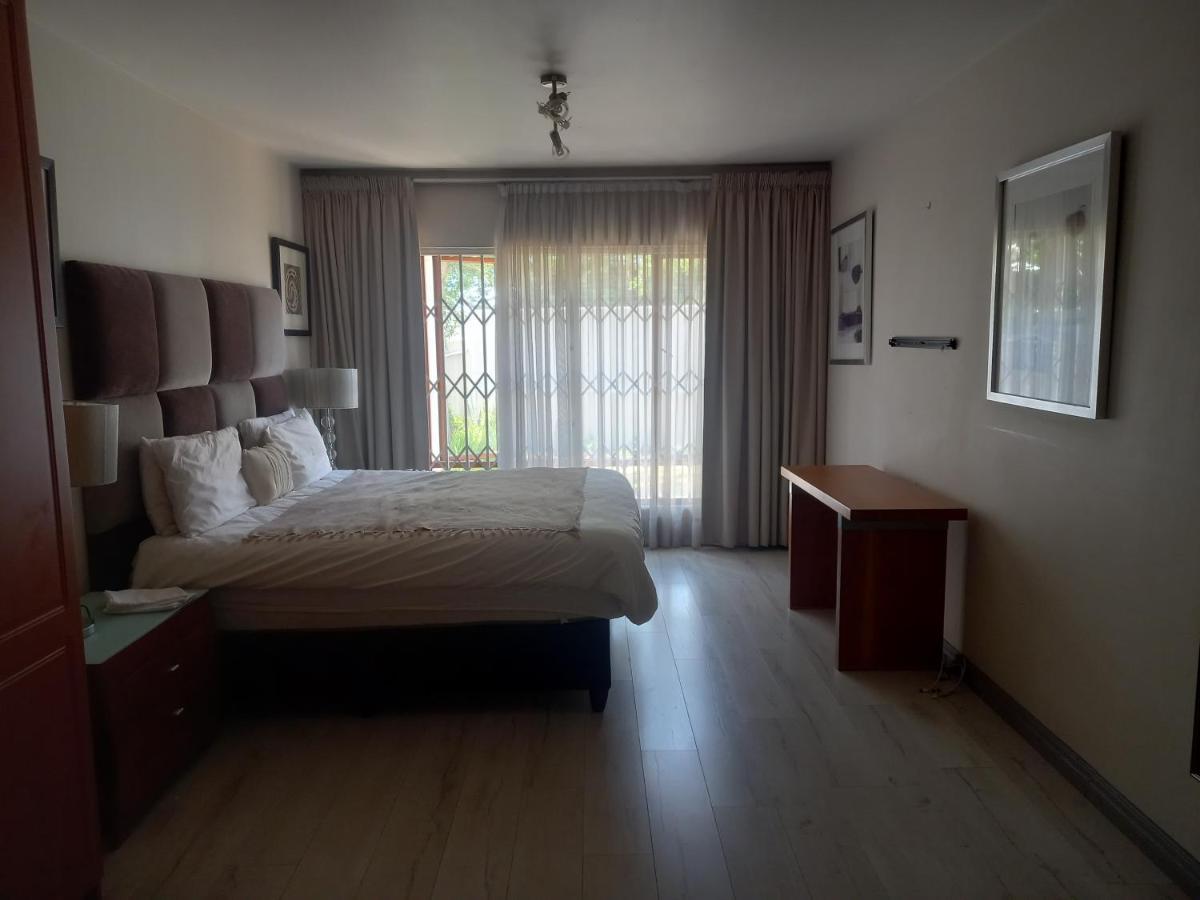 Apartment Mount Royal 02 Large 3 Bedroom Ground Floor With Garden