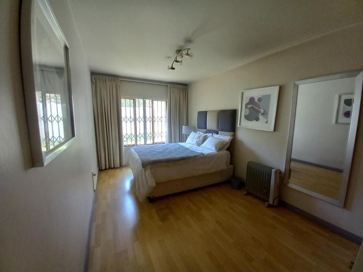 Mount Royal 02 Large 3 Bedroom Ground Floor With Garden
