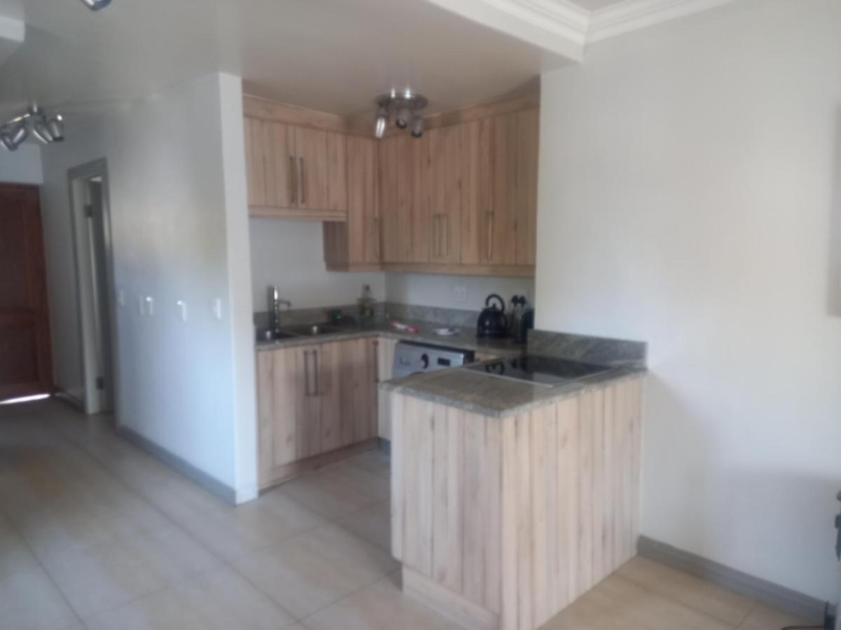 Mount Royal - 32 Large 1 Bed With Balcony Upstairs Apartamento *