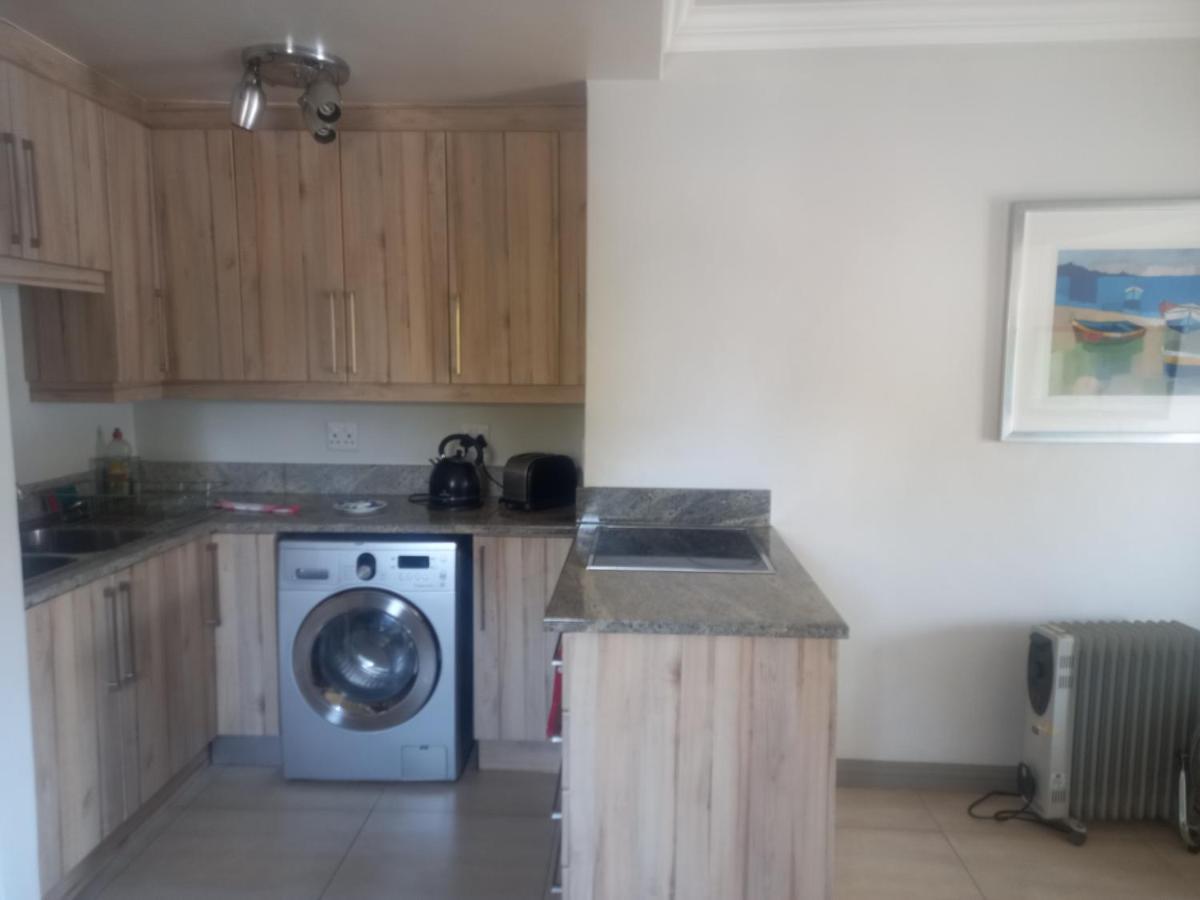 Mount Royal - 32 Large 1 Bed With Balcony Upstairs * Joanesburgo