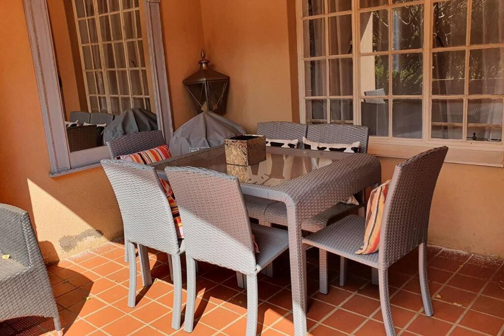 Upmarket 3 Bedroom Apartment Johannesburg