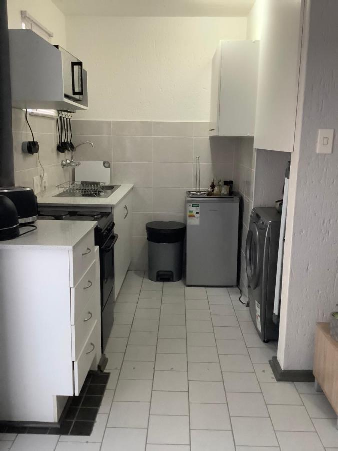 Apartment Sandton - Cozy 1 Bed #8 Village Blues On Katherine Street *