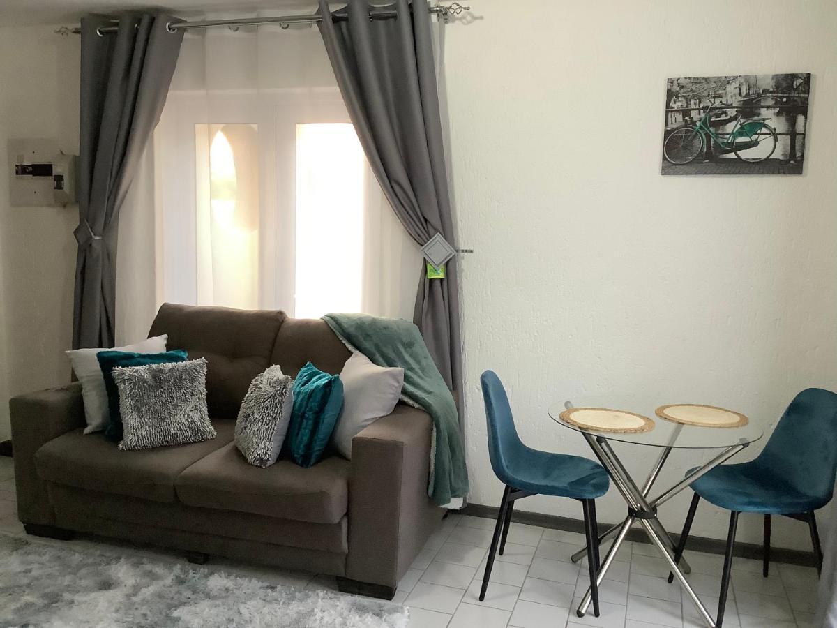 Sandton - Cozy 1 Bed #8 Village Blues On Katherine Street * Johannesburg