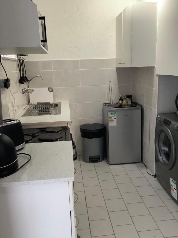 Sandton - Cozy 1 Bed #8 Village Blues On Katherine Street Apartment Johannesburg