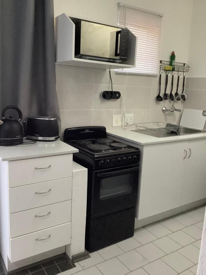 Sandton - Cozy 1 Bed #8 Village Blues On Katherine Street