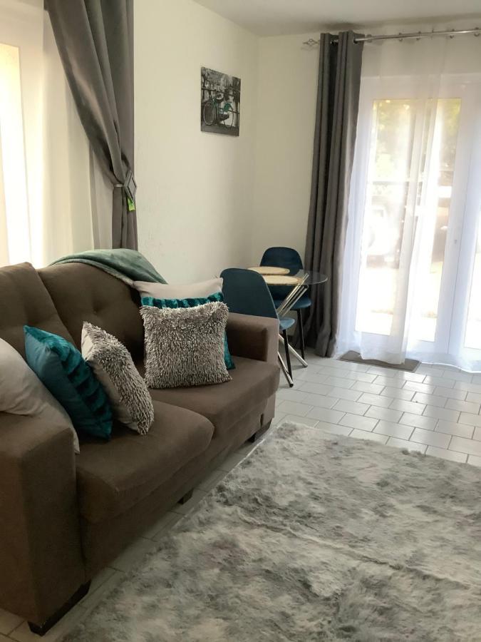Apartment Sandton - Cozy 1 Bed #8 Village Blues On Katherine Street *