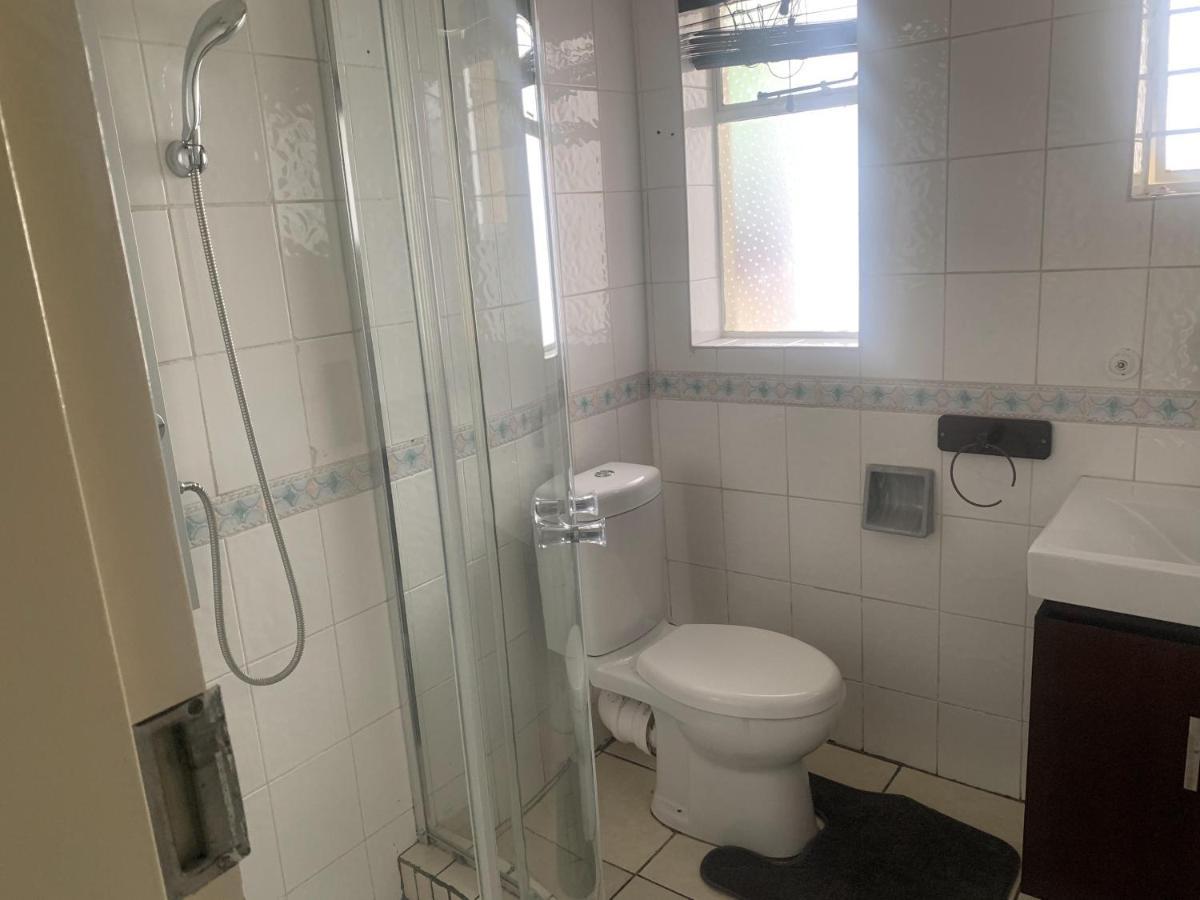 Apartment Safari -beautiful 3 Bedrooms, 10-seater Dining , Tv Room, Garden & Pool *