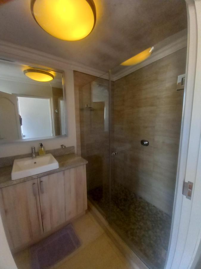 Mount Royal - 32 Large 1 Bed With Balcony Upstairs Apartamento *