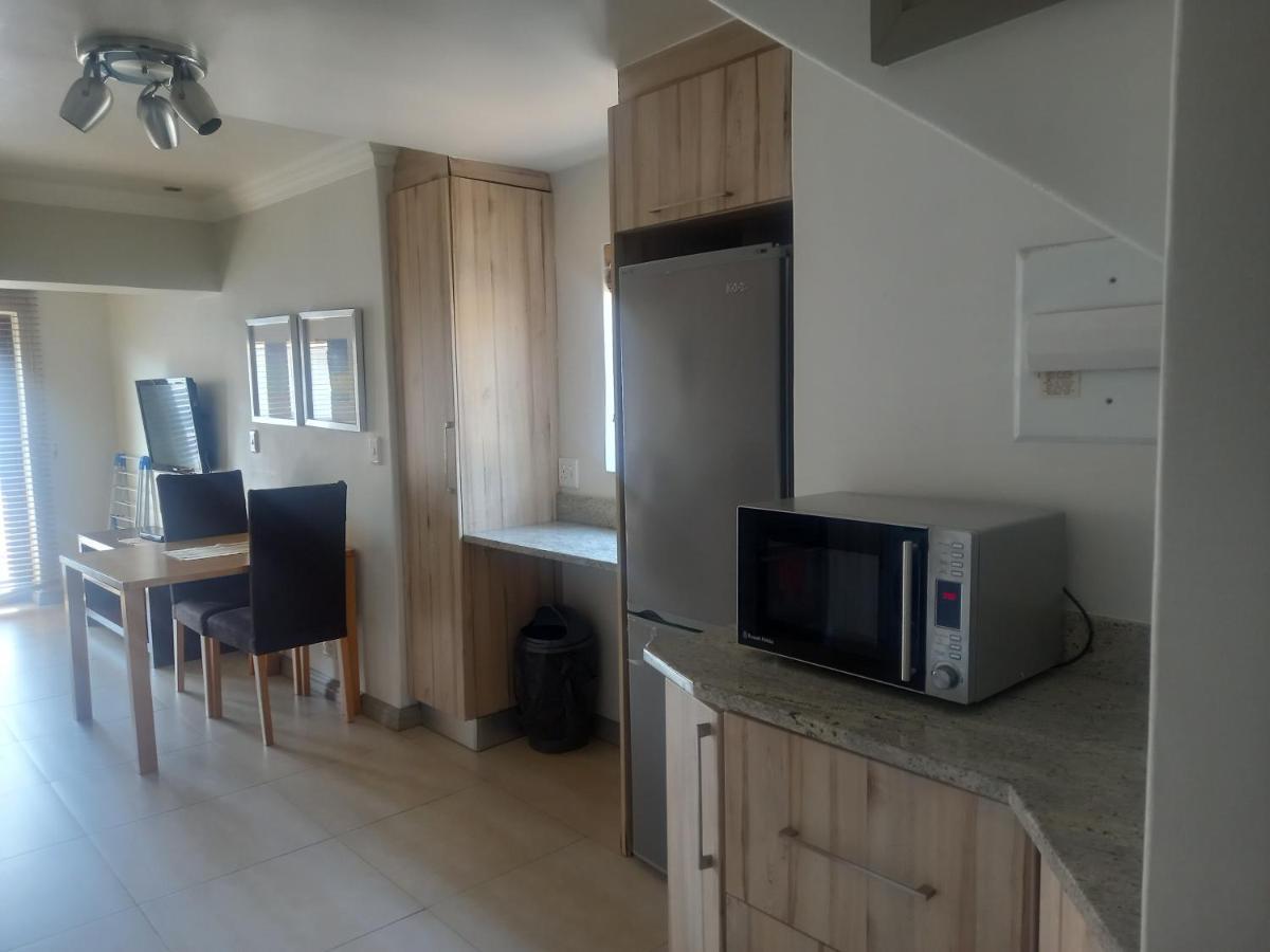 Mount Royal - 32 Large 1 Bed With Balcony Upstairs