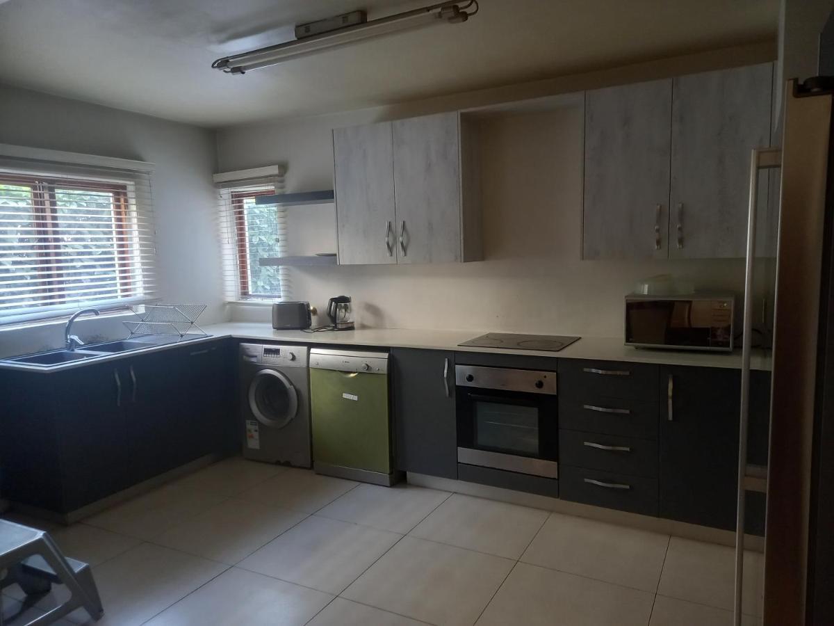 Apartment Mount Royal 02 Large 3 Bedroom Ground Floor With Garden *